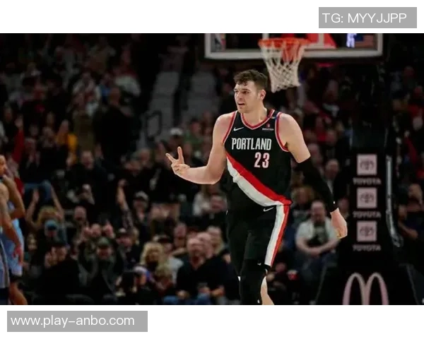 克林根表现出色零失误零罚球高效砍下18分11篮板展现强硬拼搏精神