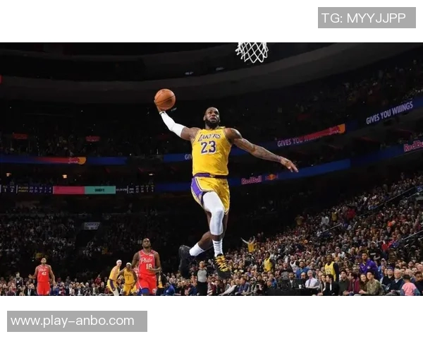 詹姆斯回顾新秀时期经典扣篮瞬间感慨23年光阴如梭对阵骑士再续传奇